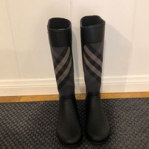 Burberry rain boots size 40